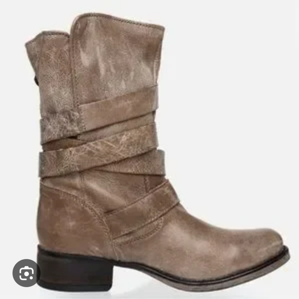 Steve Madden Brewzzer Distressed Ankle Boots